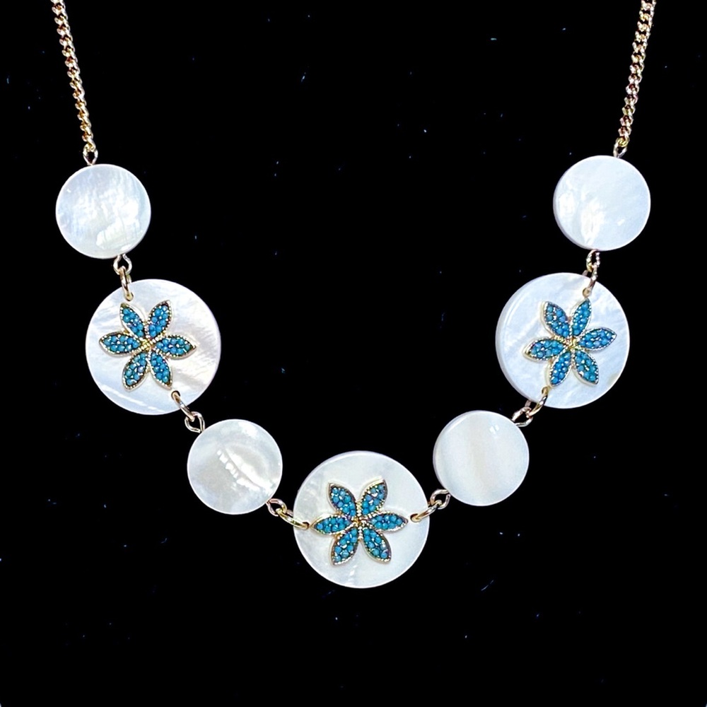 New Carolee $95 Mother of Pearl and Turquoise Flower Necklace, Tag Price $95 - Picture 4 of 16